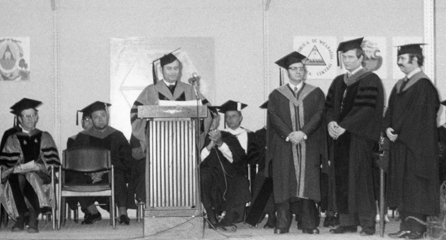 Ceremonia de Graduación MAE VI 1974