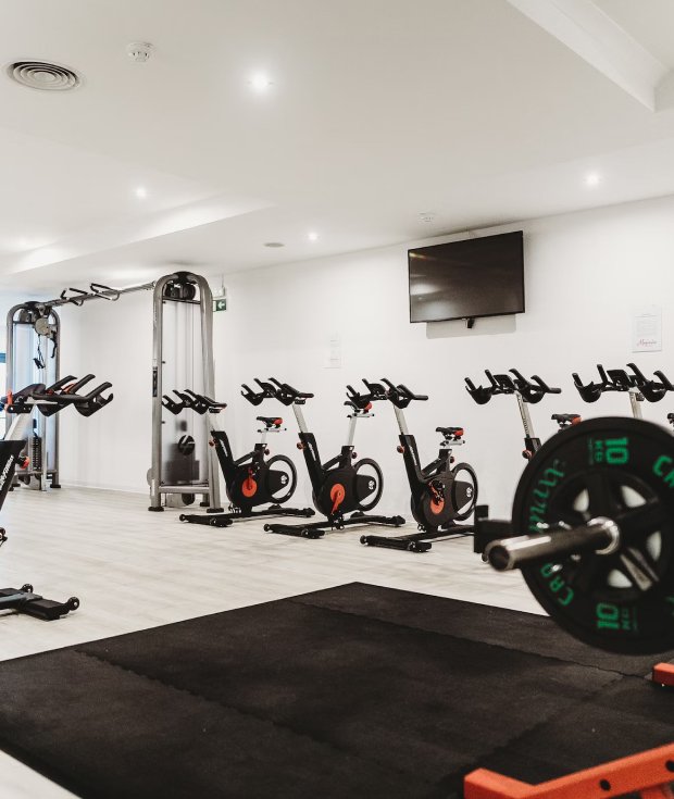 INCAE Campus áreas comunes gimnasio