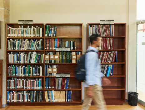 INCAE Vida estudiantil en el campus librería