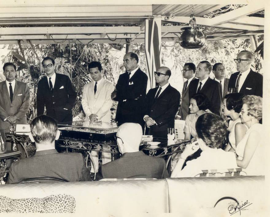 1966-Enrique DeBayle, Francisco de Sola, Eduardo Montealegre, Róger Quant durante el traspaso de la propiedad - Marzo 1